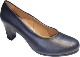 Ariadna: Calzado Elegante y Resistente para Profesionales de la Peluquería