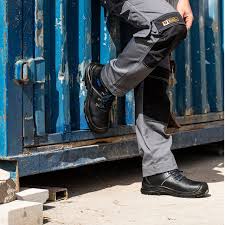 Botas de Seguridad BLACK HAMMER para Hombre - Protección y Confort en Obras