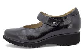 Zapatos Mary Jane Charol Negro de PieSanto - Estilo y Comodidad