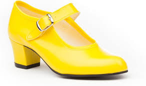 Zapatos Flamenca 302: Estilo y Comodidad en Calzado Amarillo