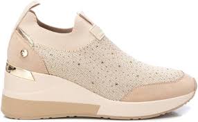 Zapatillas de Mujer XTI en Color Negro - Estilo y Comodidad