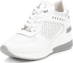 Zapatilla XTI de Cierre Cordón en Blanco para Mujer - Estilo y Comodidad