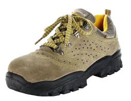 Cofra NT060 000 W38: Zapatillas de Seguridad Con Estilo y Comodidad
